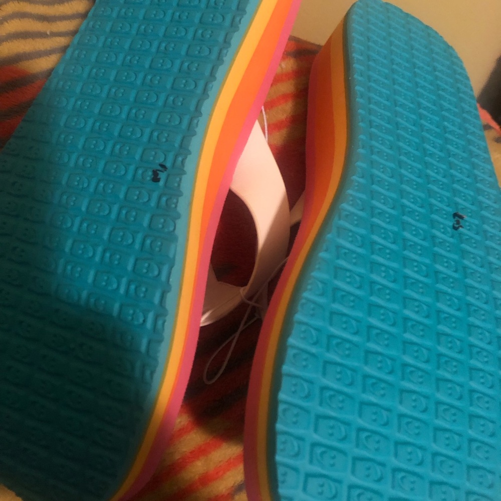 Sanuk Flip Flops 10! - Picture 3 of 3